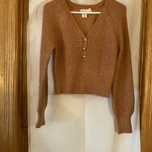 Jessica Simpson Women’s S Cropped V-Neck Pullover 3 Silver Buttons on Placket-